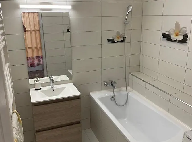 Pingvin Cukraszda شقة *