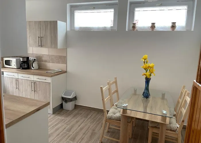 Pingvin Cukraszda شقة *