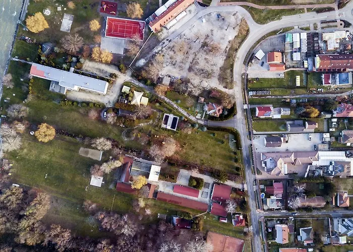 Pingvin Cukraszda شقة